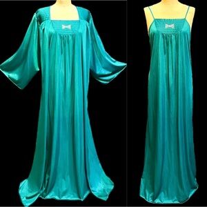 VINTAGE Old Hollywood nylon 2 piece nightgown bedroom set Peignoir robe maxi 70s
